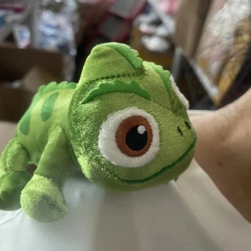 Disney parks tangled pascal - parks,